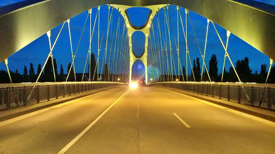 Stakeholder einbinden für eine reibungslose Nachfolgeregelung und Brücken bauen.